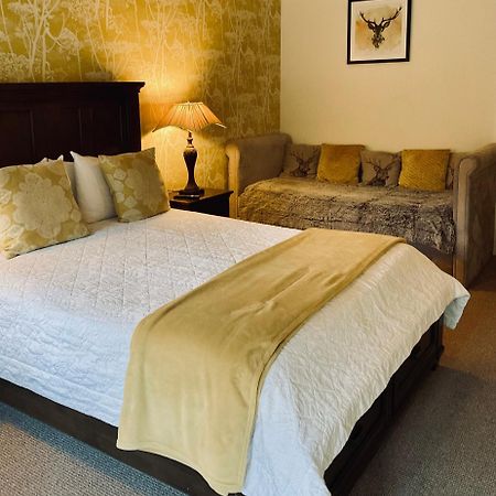 Blenkinsopp Castle Inn Greenhead Buitenkant foto