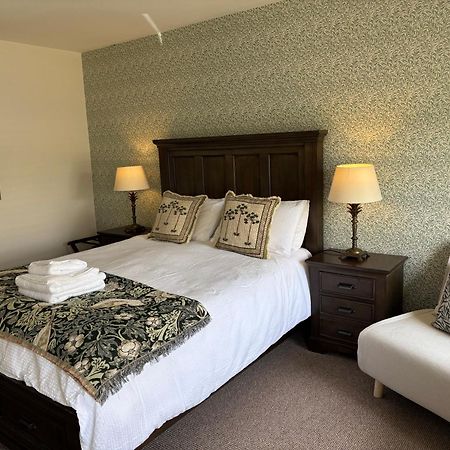 Blenkinsopp Castle Inn Greenhead Buitenkant foto