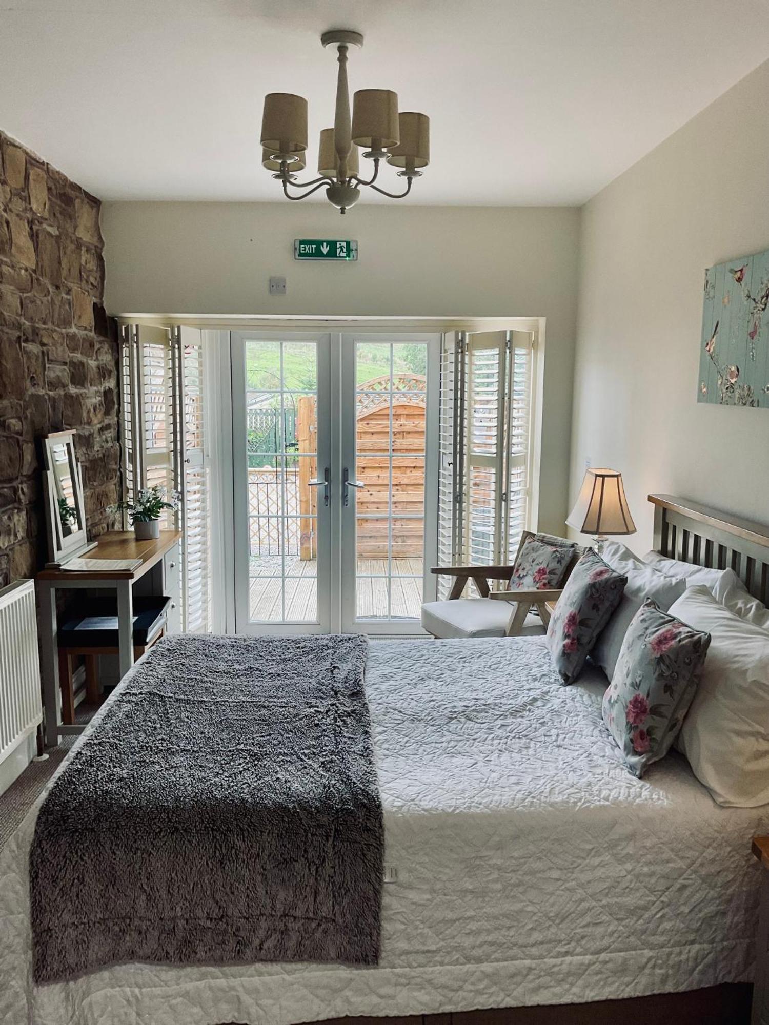 Blenkinsopp Castle Inn Greenhead Buitenkant foto